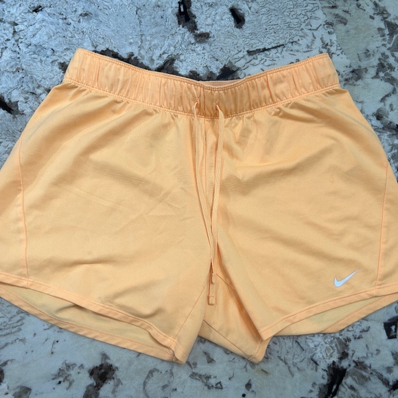 Nike gym shorts - Picture 1 of 2